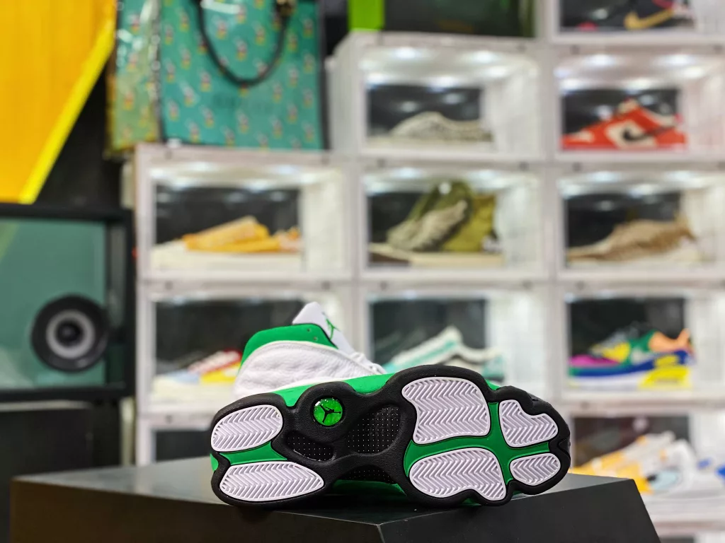 Top tier AJ13 Lucky White Green Shipping, the strongest 13 generations on the market, creating the strongest replica full shoe raw materials in China ➕ Original carbon plate ➕ Original tricolor cat's eye Original genuine cat's eye Real carbon Air Jordan 13 