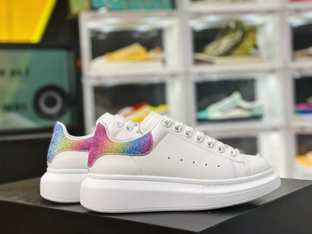 Alexander McQueen/Alexander McQueen sponge cake shoes with thick and enlarged soles, high and small white shoes, 2020 new official style, available in full size, stock, and the latest version in the market, high. Any version can be compared at will. Imported silk fabric, original and authentic water dyed sheepskin 10