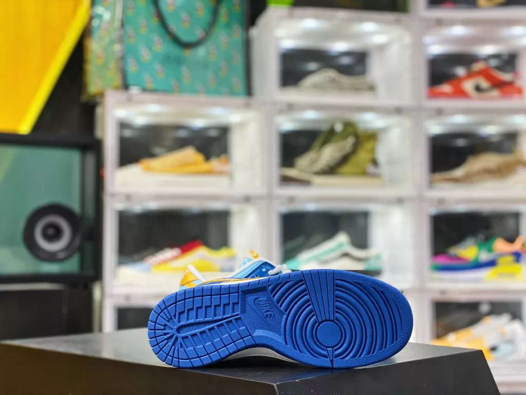 SB board shoes Blue white yellow original last original cardboard development version Nike Dunk Low Pro 2020 low top casual sports Skate shoe thickened tongue filling, greatly improving comfort and making it easier to wear and take off; The midsole has added foot 10