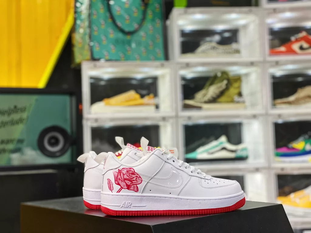 Air Force 1'07 RS Red Rose Red RoseLF Original Last Made of Original Cardboard to Create a Pure Air Force Version # Focused on Foreign Trade Channels with Full Pocket Built-in Honeycomb Air Cushion # Original Box Accessories Original Factory Midsole Steel Stamp, Perfect Pull Top 10