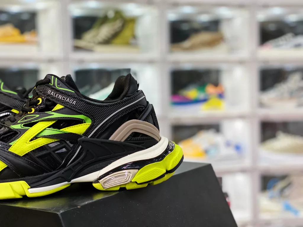 Men's and women's shoes 💯 The new layout is made up of 176 independent components spliced together. # Development of all original files, original last data. # 1:1 proportional weight. # Original full palm upgraded latex insole design. # The most accurate Dongguan OEM original bottom on the market ❗ The new generation Balenciaga dad shoes are here ❗ Deformation gold 10