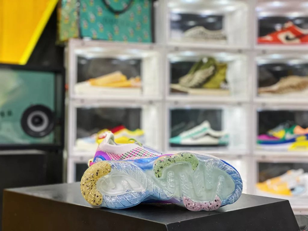 Air Vaporax 2020 FK Pure Platinum Grey Blue Rainbow 🌈 Weaving this product using recycled materials and recycled design methods, due to its weight proportion of recycled materials reaching at least 50%, it truly becomes Nike10