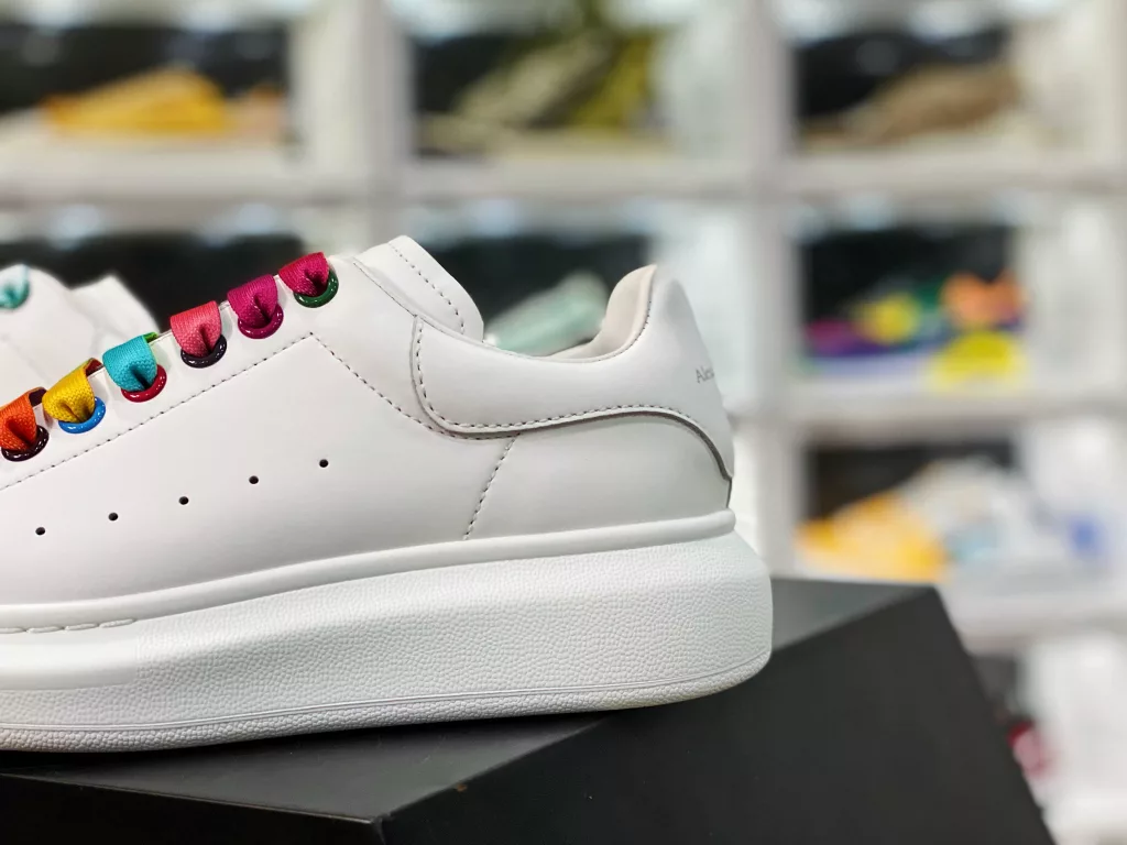 Alexander McQueen/Alexander McQueen sponge cake shoes with thick and enlarged soles, high and small white shoes, 2020 new official style, available in full size, stock, and the latest version in the market, high. Any version can be compared at will. Imported silk fabric, original and authentic water dyed sheepskin 10