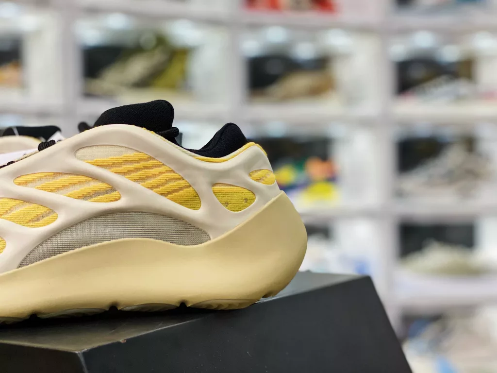 YEEZY 700 Black Yellow G5485310