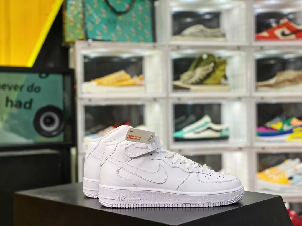 Air Force 1 Air Force Classic Pure White Mid Top Platform Exclusive Version No Competitors within the Same Price Range # New QR Code Logo, Shoe Logo, Box Logo Scanned in Seconds on the Official Website # Original Last Made of Original Cardboard to Create a Pure Air Force Version # Focused on Foreign Trade Channel Full Pocket Built-in Honeycomb Air Cushion 10