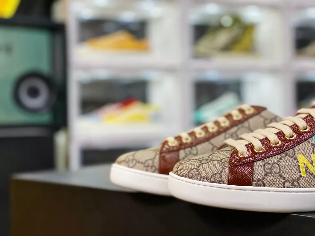 Exclusive live shooting ✨ Overseas Taobao Merchant Mixed Sale Edition Channel Original Order (Tongue with NFC Sensing Chip) Launches Classic High Luxury Gucci GUCCI Ace Embroidered Low Top Colored Low Top Fashion Versatile Casual Board Shoes 
