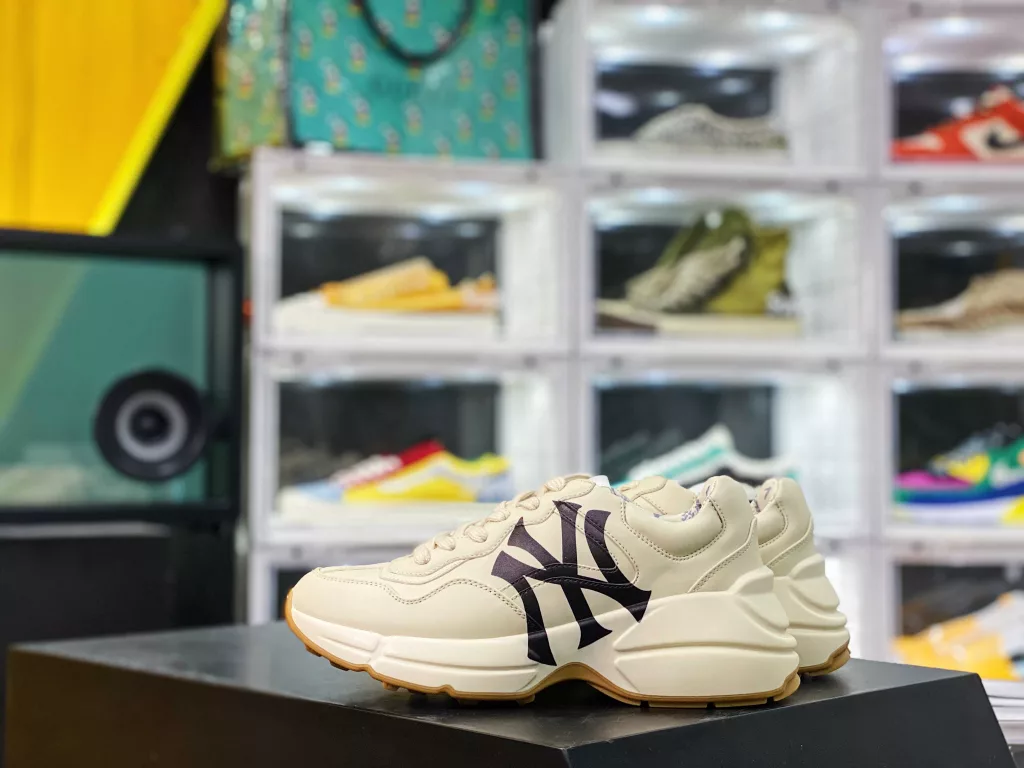 Gucci Rhython Vintage Trainer Sneaker, the strongest version in history, designated for mixed sales on overseas Taobao 💯 Comes with official website reinforcement and synchronization. Purchase box for Gucci Dad 5D leather corner shaped retro jogging shoes on the official website # Full set of counter packaging and 10