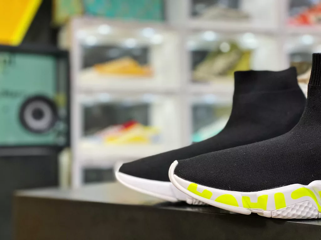 Balenciaga socks shoes Italian Chunyuan ‼ Balenciaga Speed Trainer upper with 80% polyamide fiber and 75D yarn, with an increase in spandex content to 40%, a 3-fold increase in density, double production time, and 50 hours to 10 hours of downtime