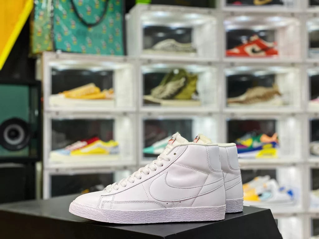 The company level Nike SB Zoom Blazer Mid 'prm Nike Trailblazer series has newly developed last shaped cardboard, the correct sole bite pattern version, and the classic Trailblazer high top versatile casual sports board shoe Nike Blazer adopts 10% color and material combinations