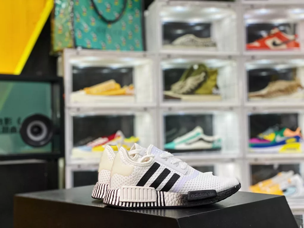 Classic remanufactured version # Genuine and authentic materials for men and women's shoes # Full length Boost+stability module ❗ Classic color scheme, Adidas adidas Clover Originals NMD_ R1 Primeknit 