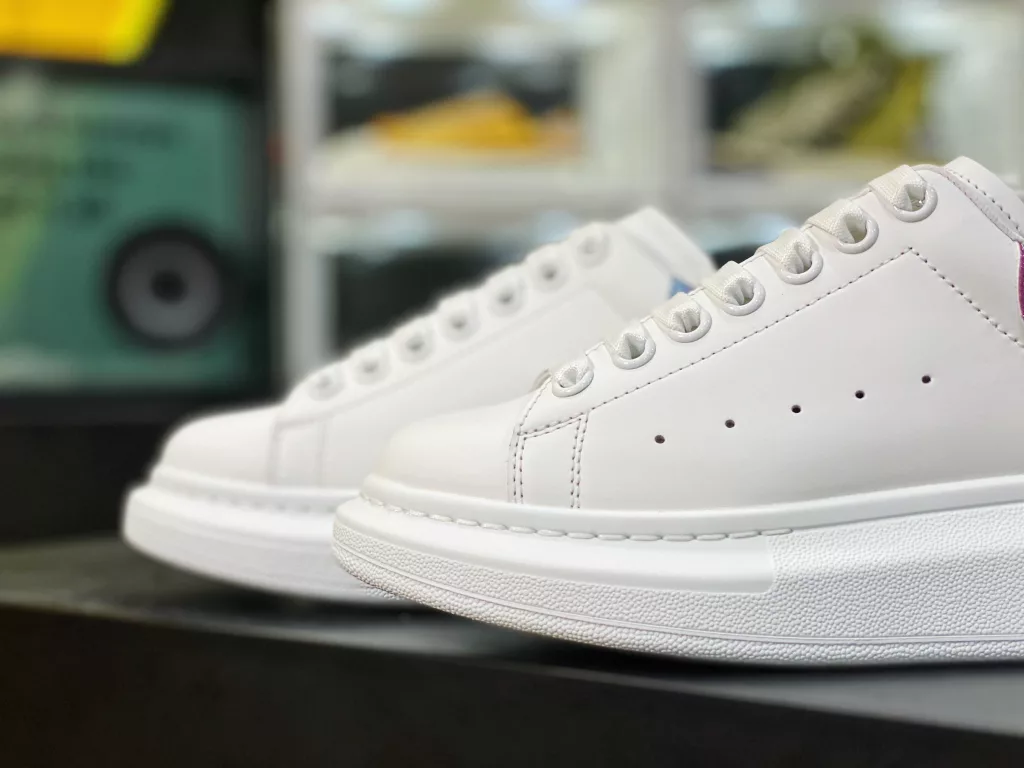 Alexander McQueen/Alexander McQueen sponge cake shoes with thick and enlarged soles, high and small white shoes, 2020 new official style, available in full size, stock, and the latest version in the market, high. Any version can be compared at will. Imported silk fabric, original and authentic water dyed sheepskin 10