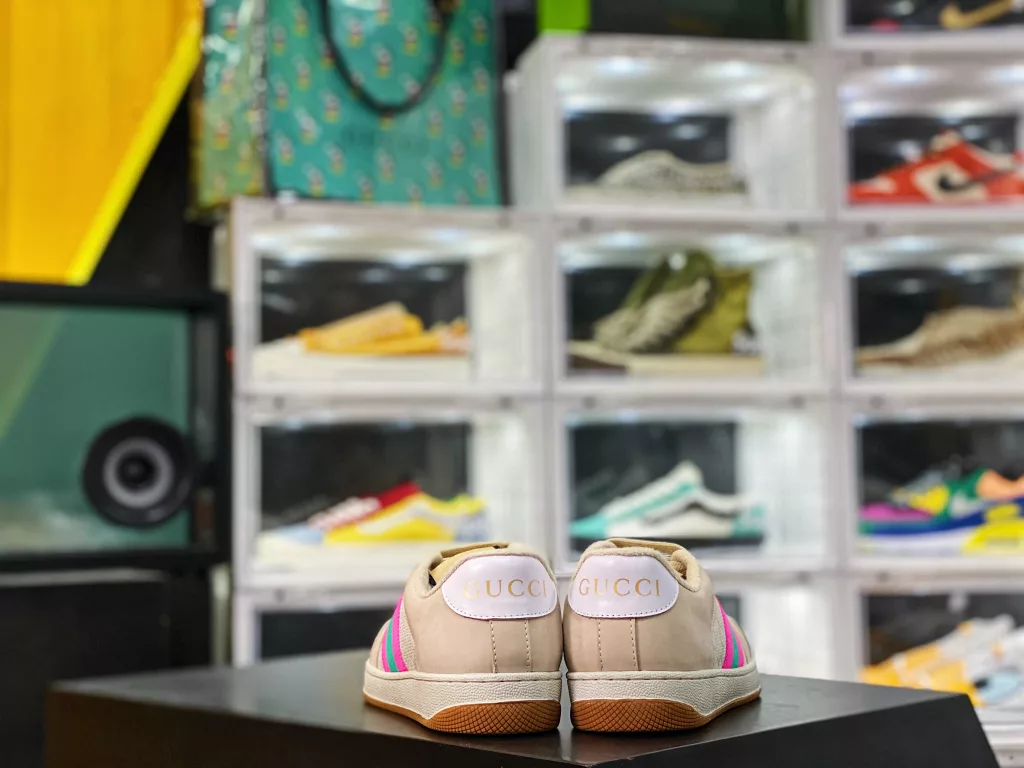 Exclusive chip version ‼️ The strongest and top tier designated version available on the market, Gucci/Gucci Distressed Screener Sneaker Classic Prototype Retro Versatile Old Dad's Board Shoes/Retro Academy Style Retro Original Old 10