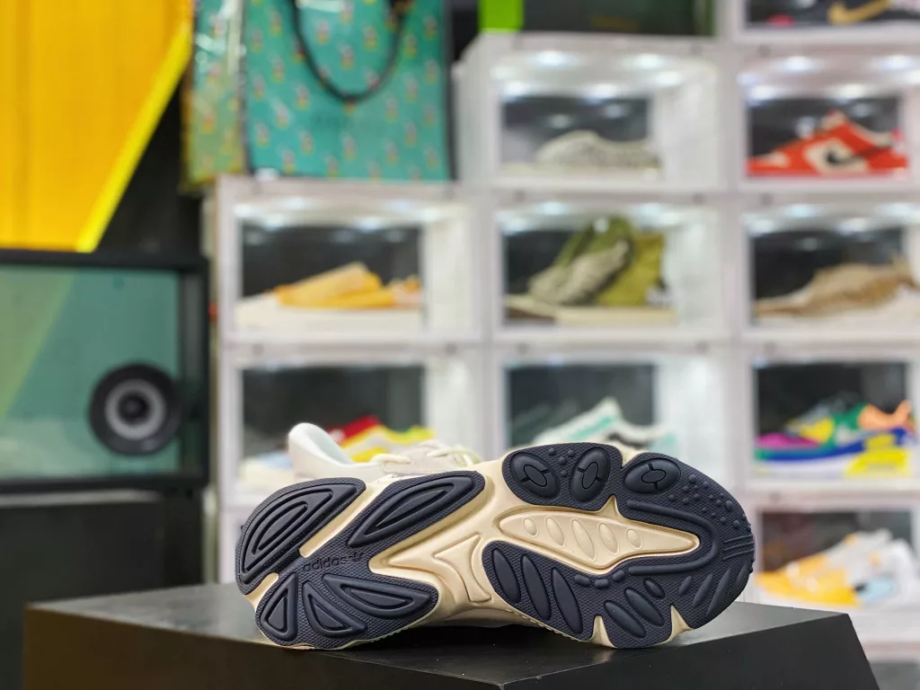 Adidas Ozweego adiPRENE Vintage Water Pipe Dad's Shoe Official Sync Upper Made of Jacquard Material, Rich in Texture # Eyeline with Classic Translucent Cotton Strips # Adiprene+Assistant Comfortable Step on Forefoot and Heel # Side 10