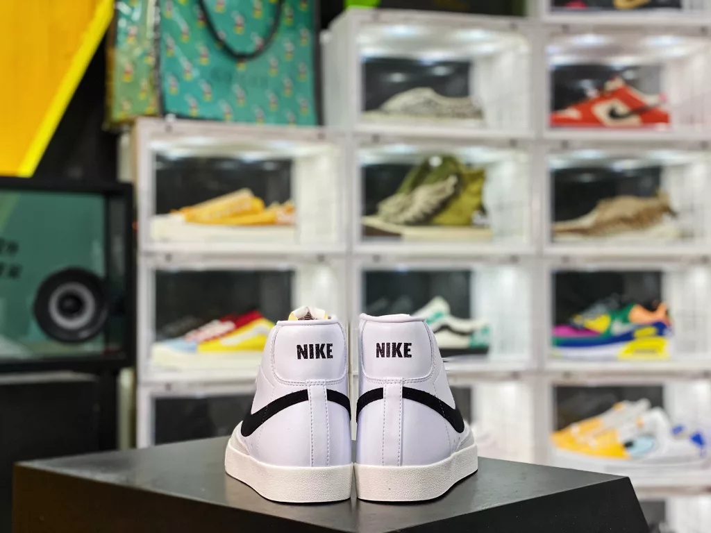 Nike Blazer Mid Versatile Piece Company level Strongest Nike Blazer Trailblazer ‼️ The timeless trend of IP craftsmanship, fine needle stitching, and wiring all follow the original shoe label, the original box, and the pure original shoe upper pulled back from Qingdao QT, LX3, factory made in 10