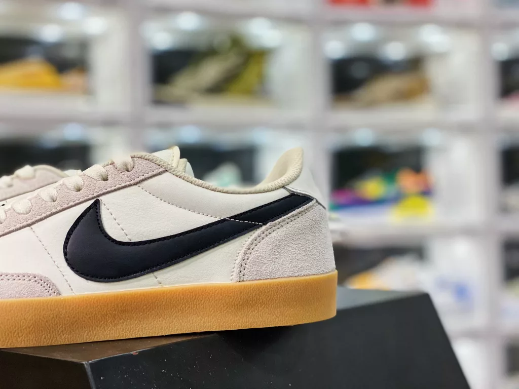 J. Crew x Nk Killshot II Leather is a popular co branded export channel. The original order is made of off white leather with a Swoosh embellishment, and finally features a brown rubber outsole, exuding a retro atmosphere! ten