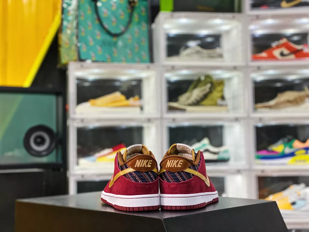 Little Shanghai Pure Original Cowhide Nike Dunk Sb Art. No. 304292 67210