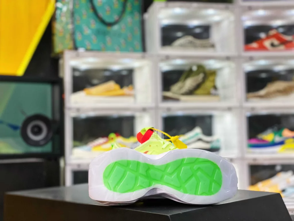 Women's shoes with genuine half size tape # Cicada wing material creates a lightweight and breathable upper # New explosive mold EVA midsole material # External anti slip rubber transparent outsole ❗ Amazing and flamboyant appearance+ultimate enhancement design ❗ The all-new Nike Women's Zoom X Vista10