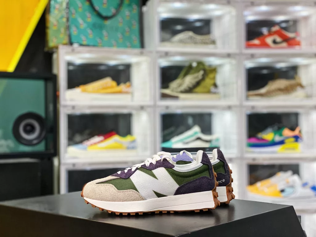 Exclusive live shooting ✨ NB New Balance MS327 series retro casual sports jogging shoes MS327CPB use pigskin leather suede and breathable mesh fabric to make a difference between the wrong version of suede in the market # High elastic EVA foam material in the midsole to support the full Ding 10