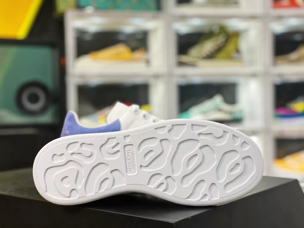Alexander McQueen/Alexander McQueen sponge cake shoes with thick and enlarged soles, high and small white shoes, 2020 new official style, available in full size, stock, and the latest version in the market, high. Any version can be compared at will. Imported silk fabric, original and authentic water dyed sheepskin 10