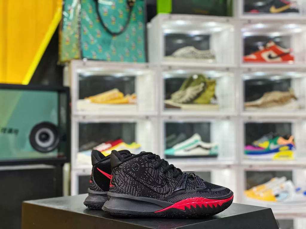 Nike Kyrie 7 Pre Heat Ep Irving Generation 7 Black and White Color Pairing Real Shot First Exclusive Pure Original Full Shoe Original File Embroidery Details Accurately Restored Original MD Cushioning midsole with Original Zoom turbo Air Cushion Item 10