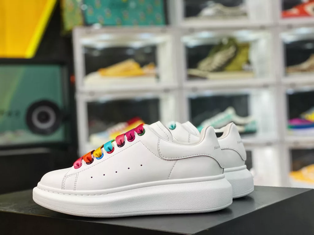 Alexander McQueen/Alexander McQueen sponge cake shoes with thick and enlarged soles, high and small white shoes, 2020 new official style, available in full size, stock, and the latest version in the market, high. Any version can be compared at will. Imported silk fabric, original and authentic water dyed sheepskin 10