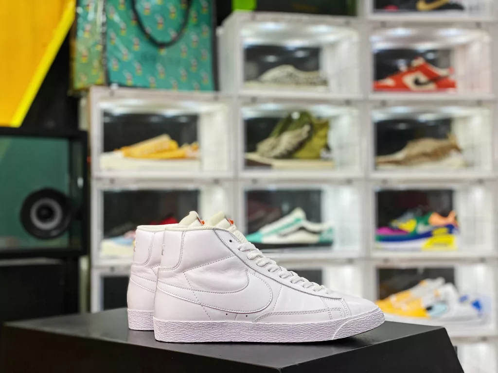 The company level Nike SB Zoom Blazer Mid 'prm Nike Trailblazer series has newly developed last shaped cardboard, the correct sole bite pattern version, and the classic Trailblazer high top versatile casual sports board shoe Nike Blazer adopts 10% color and material combinations