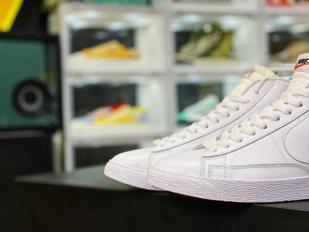 The company level Nike SB Zoom Blazer Mid 'prm Nike Trailblazer series has newly developed last shaped cardboard, the correct sole bite pattern version, and the classic Trailblazer high top versatile casual sports board shoe Nike Blazer adopts 10% color and material combinations