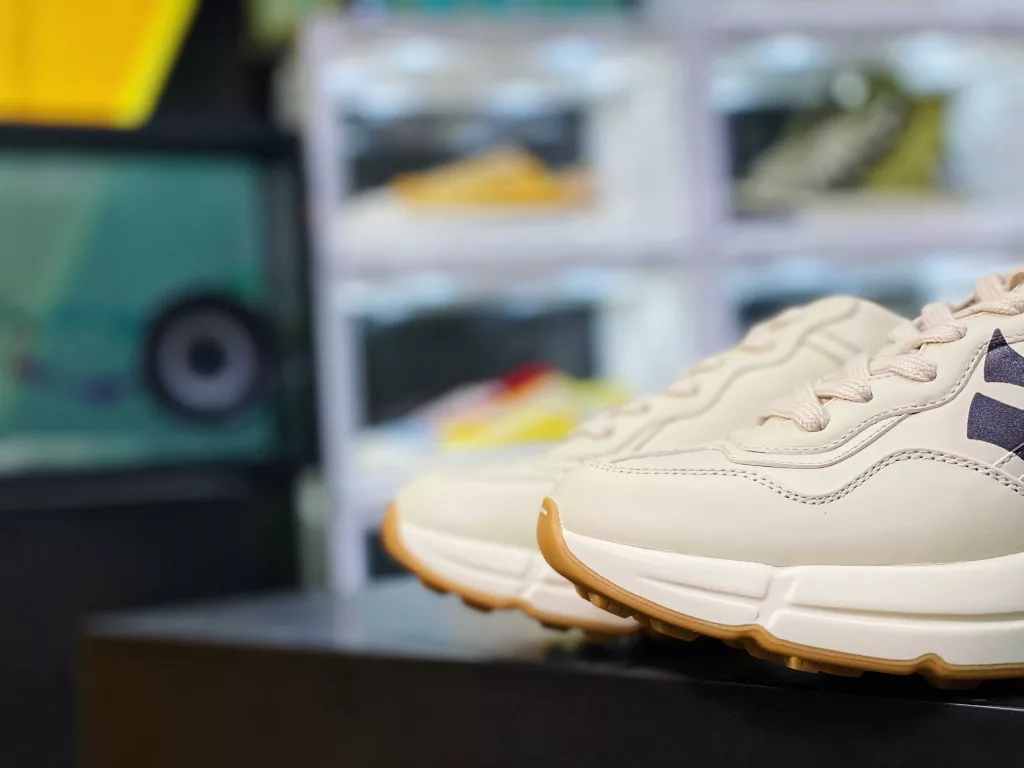 Gucci Rhython Vintage Trainer Sneaker, the strongest version in history, designated for mixed sales on overseas Taobao 💯 Comes with official website reinforcement and synchronization. Purchase box for Gucci Dad 5D leather corner shaped retro jogging shoes on the official website # Full set of counter packaging and 10