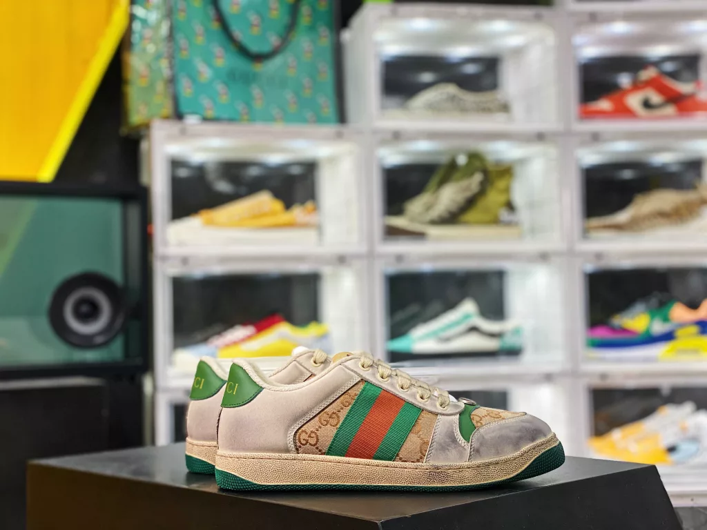 Exclusive chip version ‼️ The strongest and top tier designated version available on the market, Gucci/Gucci Distressed Screener Sneaker Classic Prototype Retro Versatile Old Dad's Board Shoes/Retro Academy Style Retro Original Old 10
