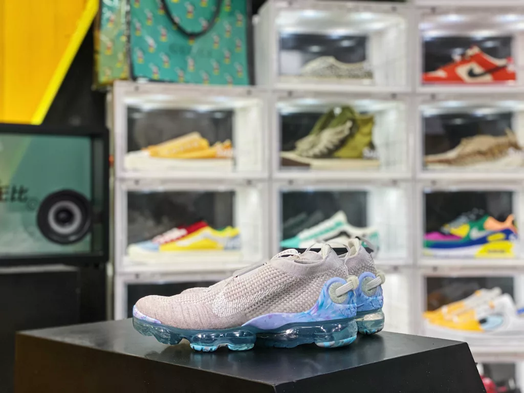 Air Vaporax 2020 FK Pure Platinum Grey Blue Rainbow 🌈 Weaving this product using recycled materials and recycled design methods, due to its weight proportion of recycled materials reaching at least 50%, it truly becomes Nike10