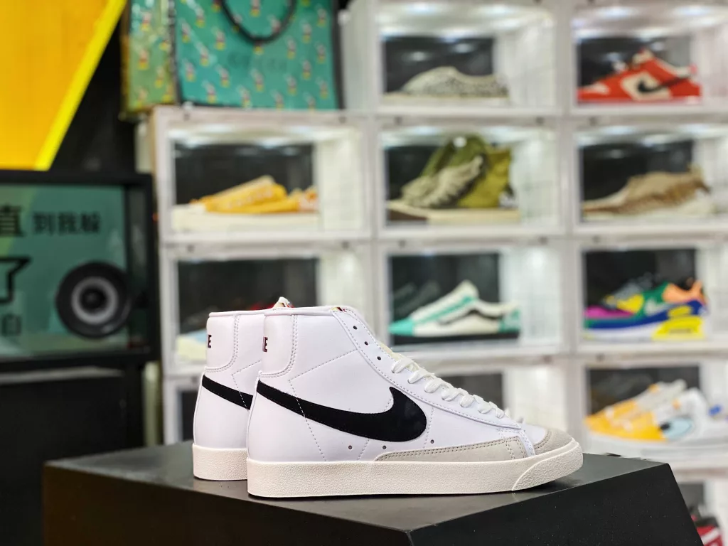 Nike Blazer Mid Versatile Piece Company level Strongest Nike Blazer Trailblazer ‼️ The timeless trend of IP craftsmanship, fine needle stitching, and wiring all follow the original shoe label, the original box, and the pure original shoe upper pulled back from Qingdao QT, LX3, factory made in 10
