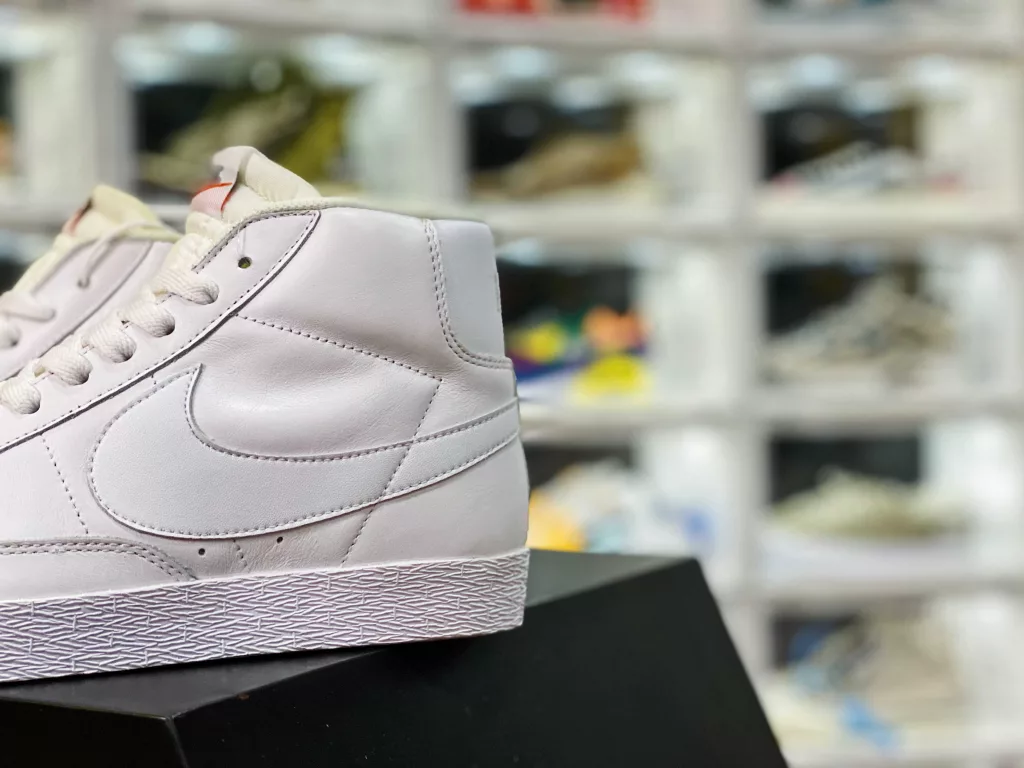 The company level Nike SB Zoom Blazer Mid 'prm Nike Trailblazer series has newly developed last shaped cardboard, the correct sole bite pattern version, and the classic Trailblazer high top versatile casual sports board shoe Nike Blazer adopts 10% color and material combinations