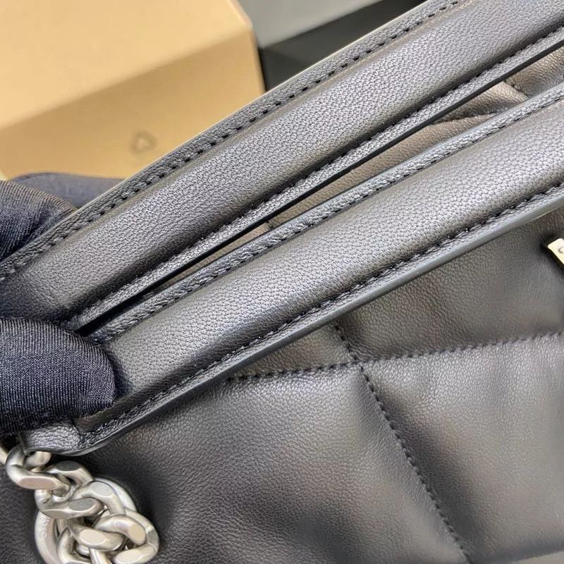 Black sheepskin/Silver hardwareloulou puffer large quilted lambskin bag, made of authentic leather, feel soft and delicate, like embracing clouds ☁️; The classic Y logo, chain and button-hole hardware are all made of barkin matte silver hardware. The bag opening is folded and sealed with magnetic four-button, which has first-class tightness and safety 👍Size: 35*23*13.5cmModel: 577475【 Original leather 】