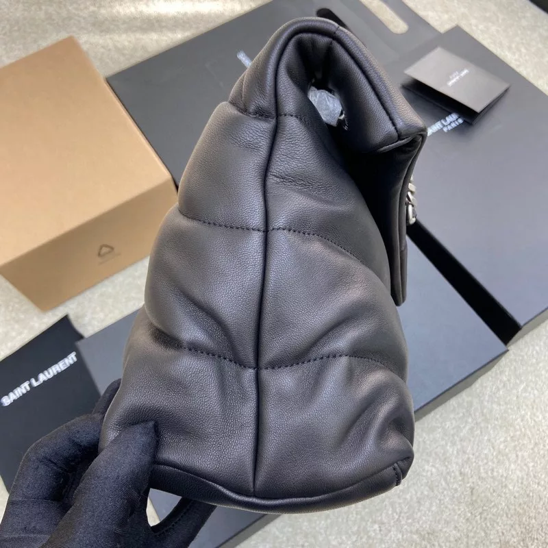 Black sheepskin/Silver hardwareloulou puffer large quilted lambskin bag, made of authentic leather, feel soft and delicate, like embracing clouds ☁️; The classic Y logo, chain and button-hole hardware are all made of barkin matte silver hardware. The bag opening is folded and sealed with magnetic four-button, which has first-class tightness and safety 👍Size: 35*23*13.5cmModel: 577475【 Original leather 】