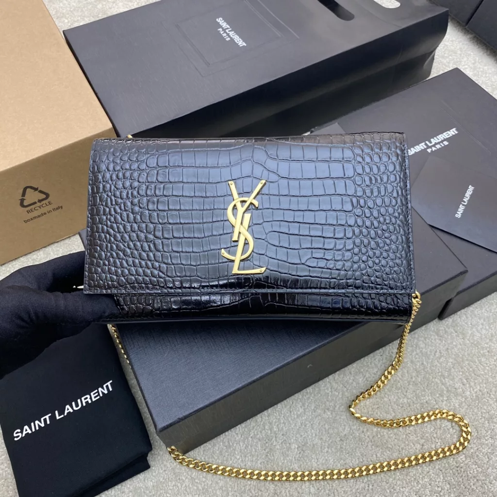 Black Alligator/GoldThe most classic style Kate chain crossbody bag! Every girl's wardrobe must have a versatile style! High quality, original South African leather, scratch resistant, no need to care and trust me kate is a timeless classicModel: 354021  Size: 24*14.5*5.5cm