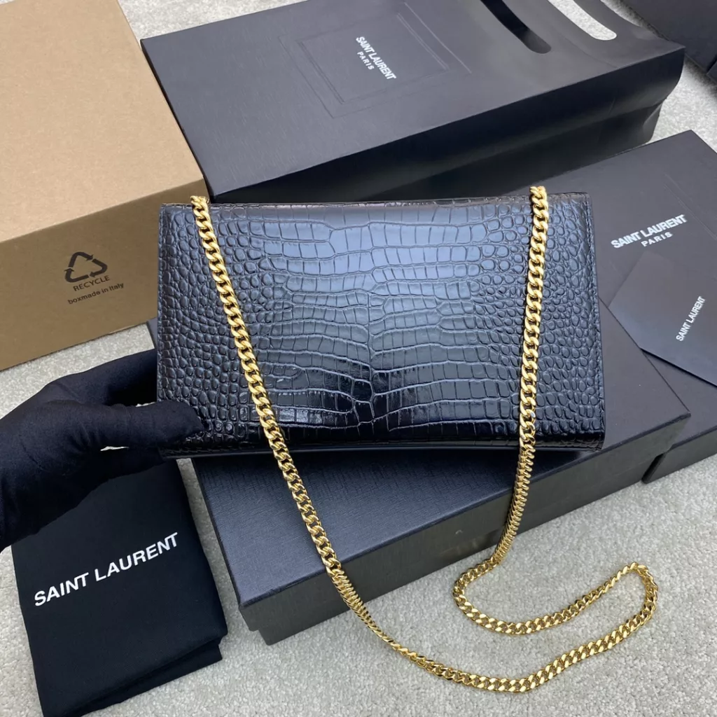 Black Alligator/GoldThe most classic style Kate chain crossbody bag! Every girl's wardrobe must have a versatile style! High quality, original South African leather, scratch resistant, no need to care and trust me kate is a timeless classicModel: 354021  Size: 24*14.5*5.5cm