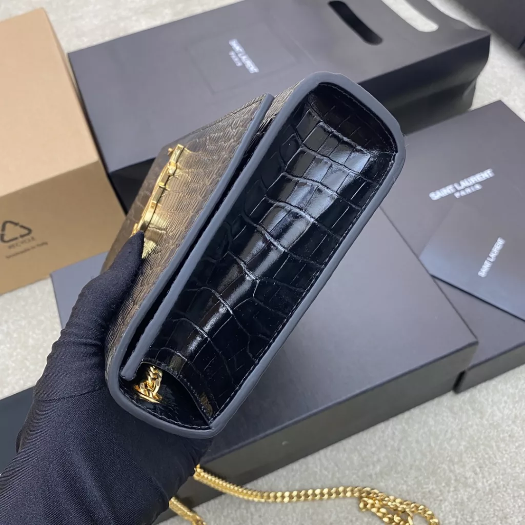 Black Alligator/GoldThe most classic style Kate chain crossbody bag! Every girl's wardrobe must have a versatile style! High quality, original South African leather, scratch resistant, no need to care and trust me kate is a timeless classicModel: 354021  Size: 24*14.5*5.5cm