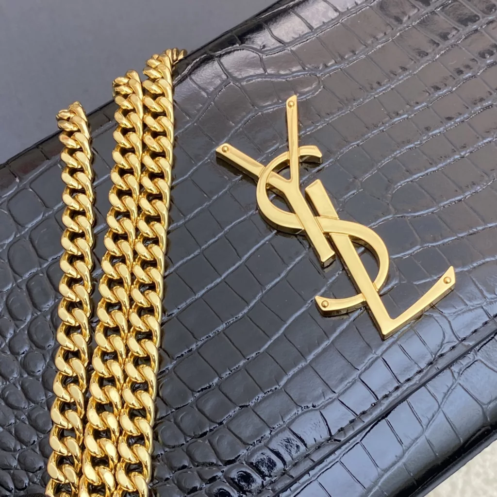 Black Alligator/GoldThe most classic style Kate chain crossbody bag! Every girl's wardrobe must have a versatile style! High quality, original South African leather, scratch resistant, no need to care and trust me kate is a timeless classicModel: 354021  Size: 24*14.5*5.5cm