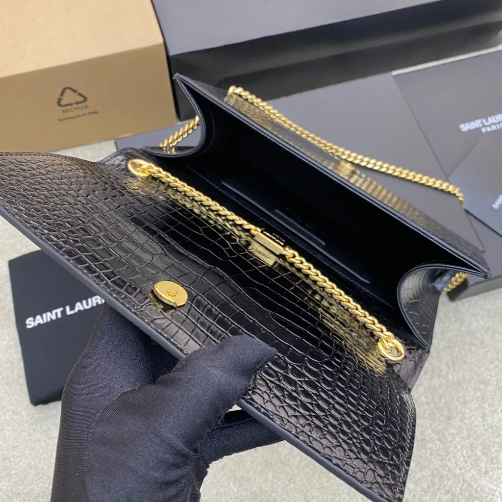Black Alligator/GoldThe most classic style Kate chain crossbody bag! Every girl's wardrobe must have a versatile style! High quality, original South African leather, scratch resistant, no need to care and trust me kate is a timeless classicModel: 354021  Size: 24*14.5*5.5cm