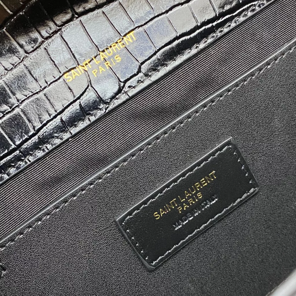 Black Alligator/GoldThe most classic style Kate chain crossbody bag! Every girl's wardrobe must have a versatile style! High quality, original South African leather, scratch resistant, no need to care and trust me kate is a timeless classicModel: 354021  Size: 24*14.5*5.5cm