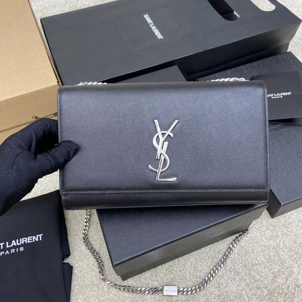 Black ball/silver buckleThe most classic style Kate chain crossbody bag! Every girl's wardrobe must have a versatile style! High quality original South African leather, wear and scratch resistant, no need to carefully care 💫 trust me kate is absolutely timeless classicModel: 354021 Size: 24*14.5*5.5cm