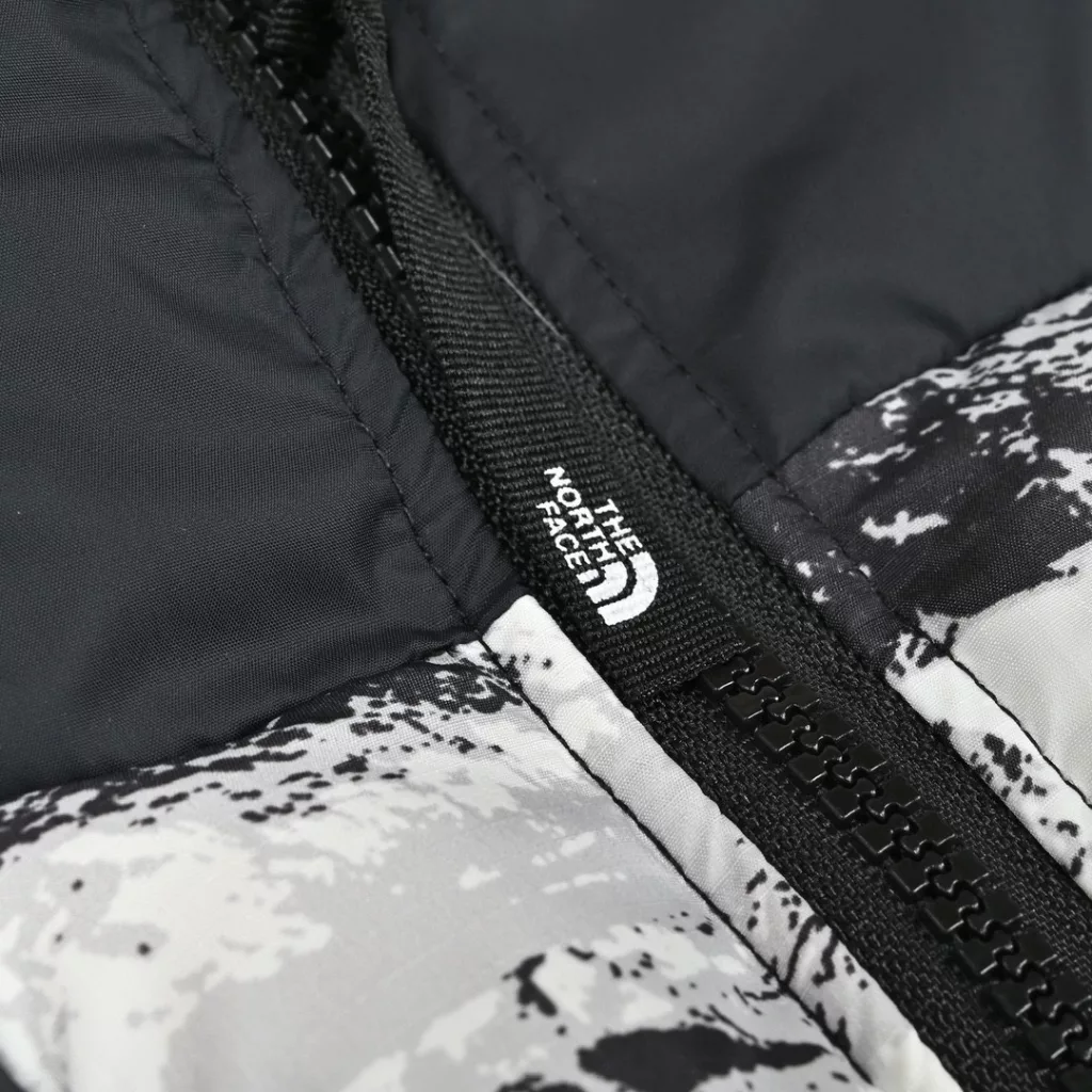 𝐓𝐡𝐞 𝐍𝐨𝐫𝐭𝐡 𝐅𝐚𝐜𝐞 𝐌 '𝐒 𝐋𝐇𝐎𝐓𝐒𝐄𝐞𝐜𝐨 fabric version North Snow Mountain 3.0 ink black and white