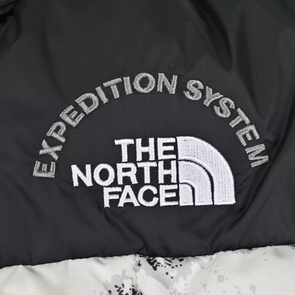 𝐓𝐡𝐞 𝐍𝐨𝐫𝐭𝐡 𝐅𝐚𝐜𝐞 𝐌 '𝐒 𝐋𝐇𝐎𝐓𝐒𝐄𝐞𝐜𝐨 fabric version North Snow Mountain 3.0 ink black and white