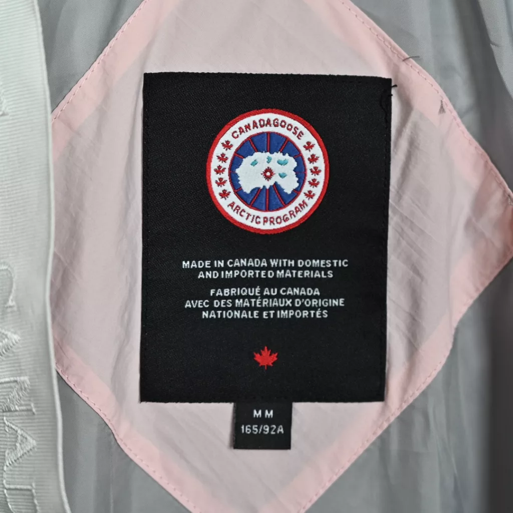 𝐂 𝐚 𝐧 𝐚 𝐝 𝐚 𝐆 𝐨 𝐨 𝐬 𝐞 𝐉 𝐮 𝐧 𝐜 𝐭 𝐢 𝐨 𝐧 𝟐 𝟔 𝟐 𝟎 𝐖 𝐖Canada Goose Macaron capsule short down jacket for women