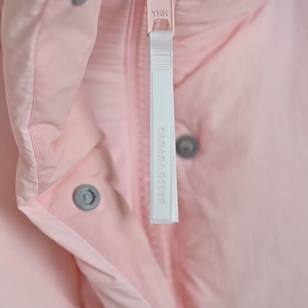 𝐂 𝐚 𝐧 𝐚 𝐝 𝐚 𝐆 𝐨 𝐨 𝐬 𝐞 𝐉 𝐮 𝐧 𝐜 𝐭 𝐢 𝐨 𝐧 𝟐 𝟔 𝟐 𝟎 𝐖 𝐖Canada Goose Macaron capsule short down jacket for women