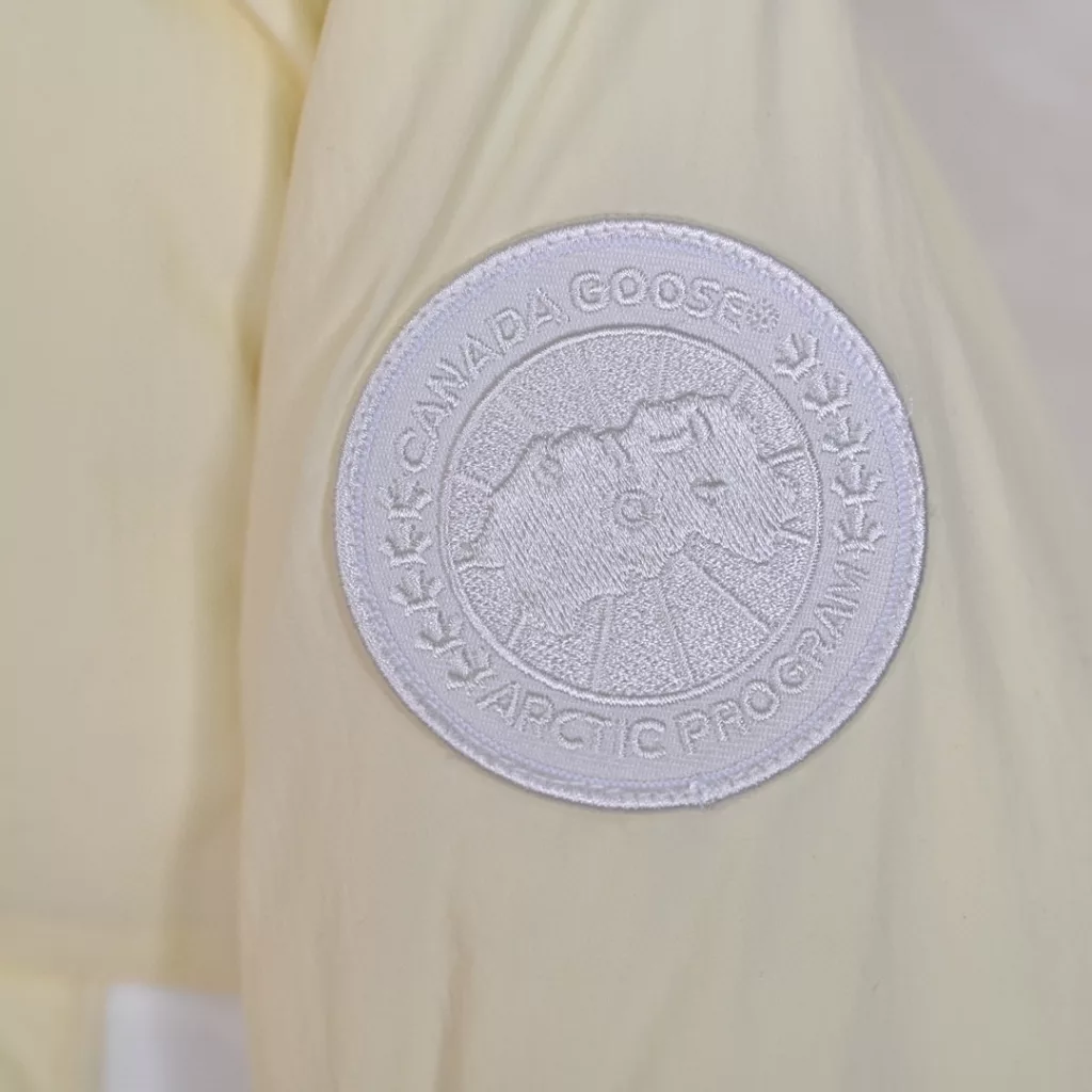 𝐂 𝐚 𝐧 𝐚 𝐝 𝐚 𝐆 𝐨 𝐨 𝐬 𝐞 𝐉 𝐮 𝐧 𝐜 𝐭 𝐢 𝐨 𝐧 𝟐 𝟔 𝟐 𝟎 𝐖 𝐖Canada Goose Macaron capsule short down jacket for women