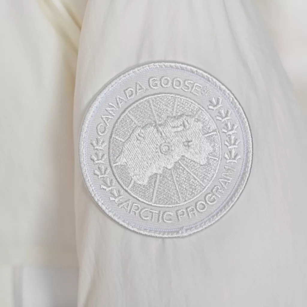 𝐂 𝐚 𝐧 𝐚 𝐝 𝐚 𝐆 𝐨 𝐨 𝐬 𝐞 𝐉 𝐮 𝐧 𝐜 𝐭 𝐢 𝐨 𝐧 𝟐 𝟔 𝟐 𝟎 𝐖 𝐖Canada Goose Macaron capsule short down jacket for women