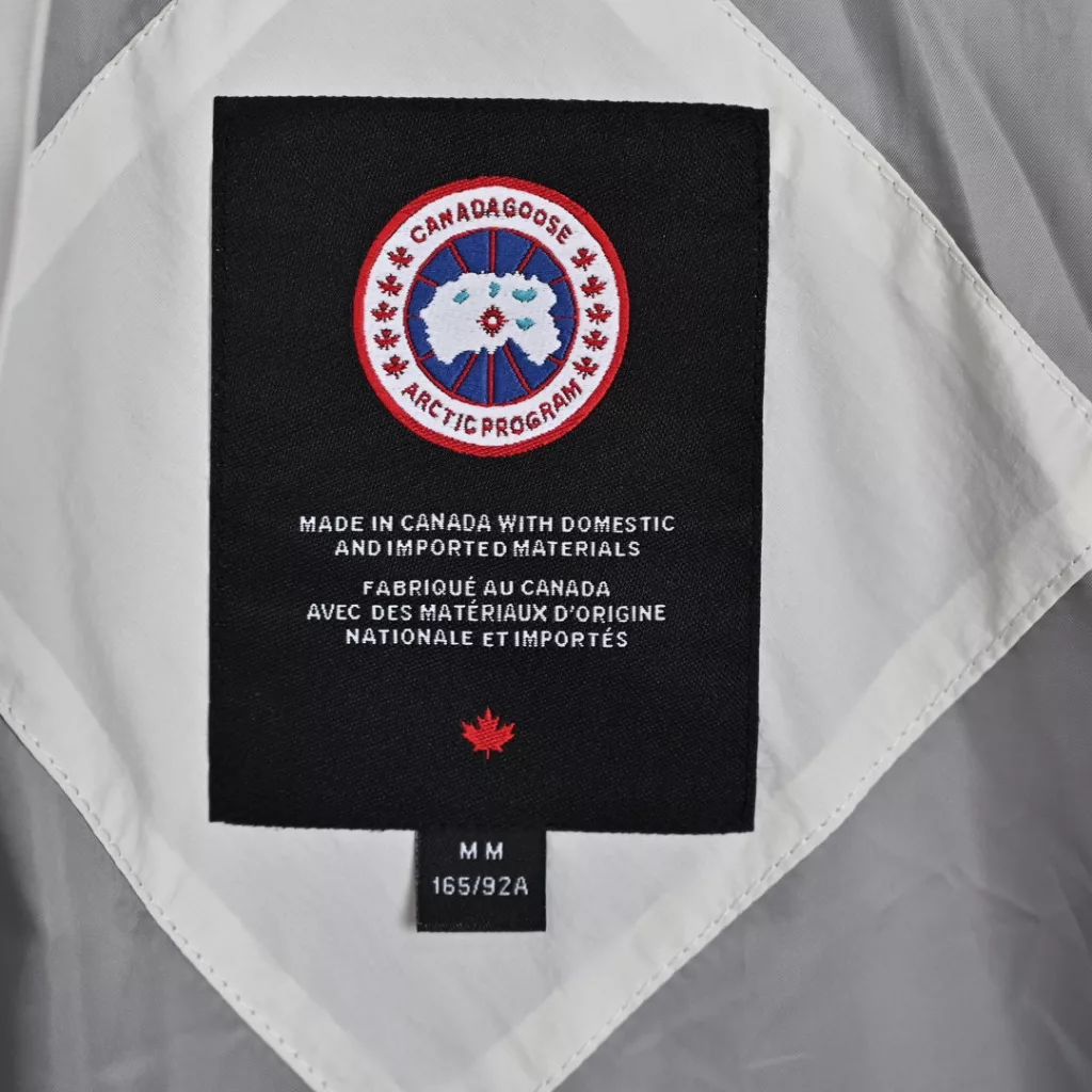 𝐂 𝐚 𝐧 𝐚 𝐝 𝐚 𝐆 𝐨 𝐨 𝐬 𝐞 𝐉 𝐮 𝐧 𝐜 𝐭 𝐢 𝐨 𝐧 𝟐 𝟔 𝟐 𝟎 𝐖 𝐖Canada Goose Macaron capsule short down jacket for women
