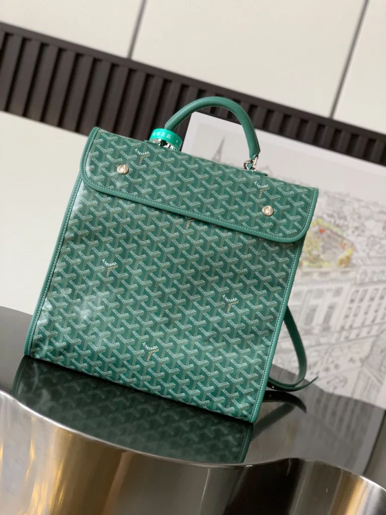 Goyard backpack size:37cm x15 cm x34cm