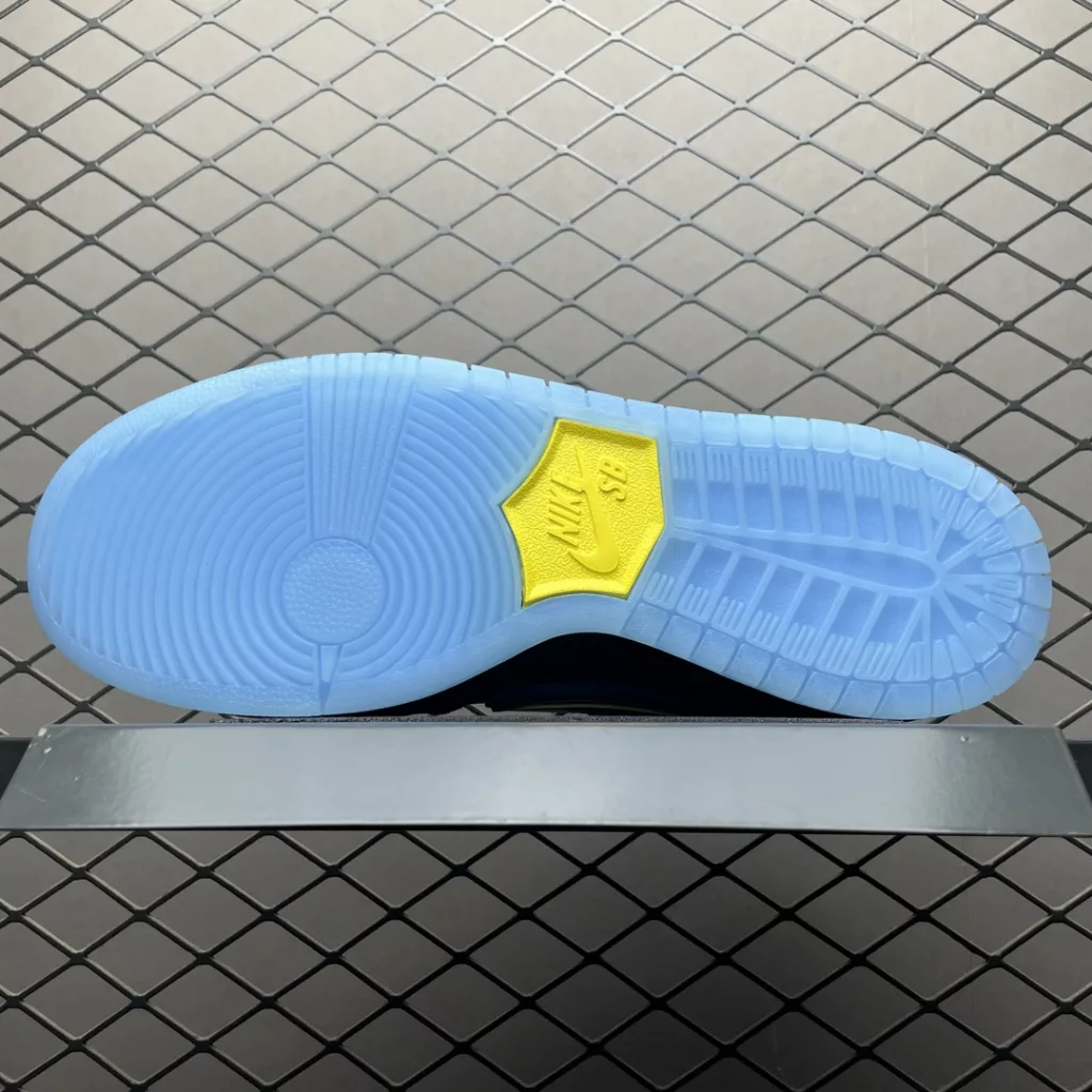 The Powerpuff Girls x NIKE SB Dunk Low